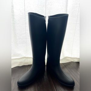 Long black rain boots! ☔️